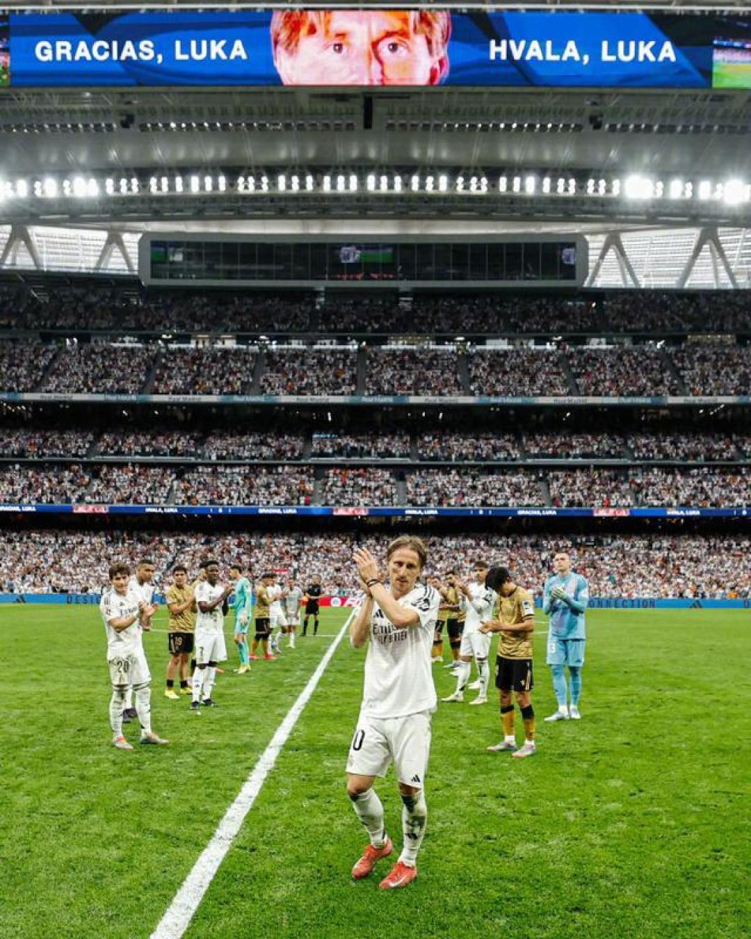 关于比分分析传奇谢幕,球迷泪洒赛场的信息 关于比分分析传奇谢幕,球迷泪洒赛场的信息