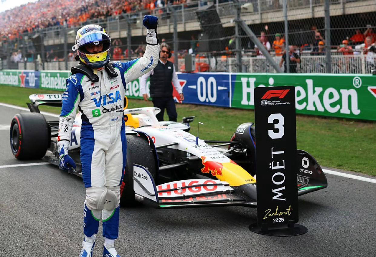 梅赛德斯逆转雷诺车队，塞恩斯带队取胜